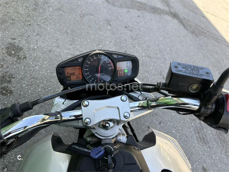 Suzuki GSR 600 – Vista 3