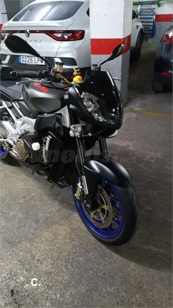 Aprilia Tuono 1000 R – Vista 4