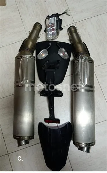 Aprilia Tuono 1000 R – Vista 8
