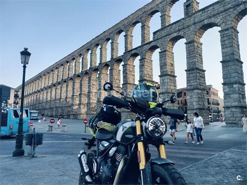 Triumph Scrambler 400 X – Vista 3