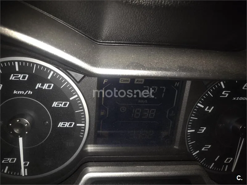 Yamaha XMAX 400 – Vista 7