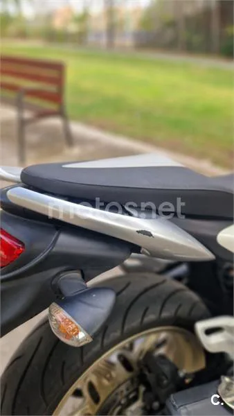 Suzuki Gladius 650 – Vista 14