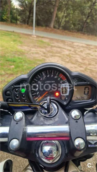 Suzuki Gladius 650 – Vista 9