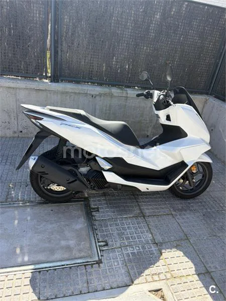Honda PCX 125 – Vista 4