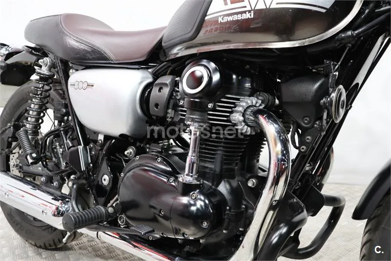 Kawasaki W800 – Vista 12