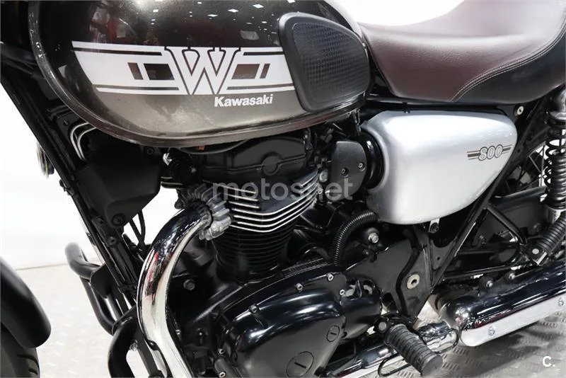 Kawasaki W800 – Vista 13