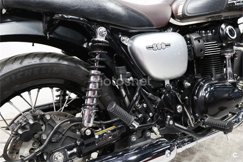 Kawasaki W800 – Vista 15