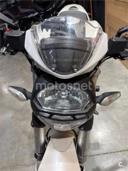 Ducati Monster 696 – Vista 19
