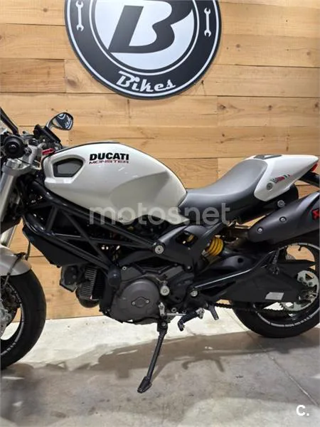 Ducati Monster 696 – Vista 3