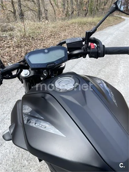 Yamaha MT-07 – Vista 13