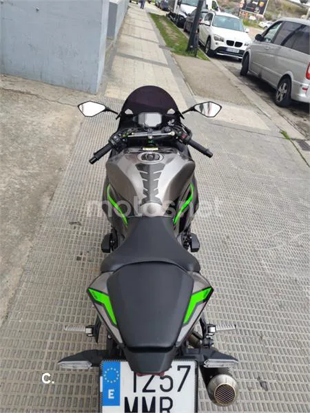Kawasaki ZX-6R – Vista 11