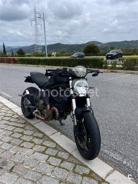 Ducati Monster 821 – Vista 2