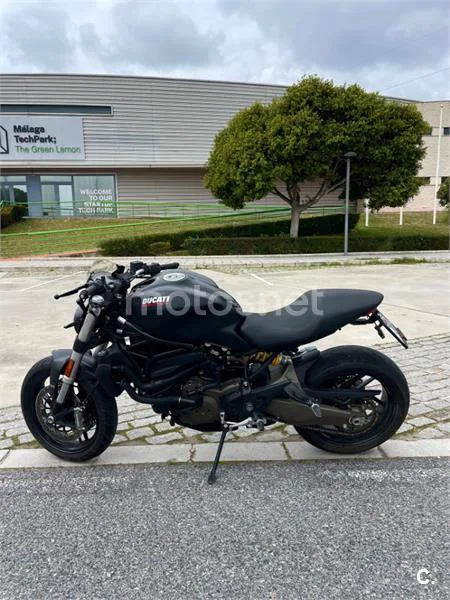 Ducati Monster 821 – Vista 4