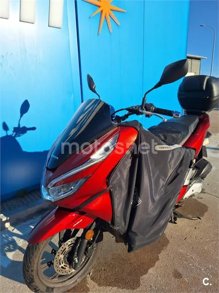 Honda PCX 125 – Vista 3