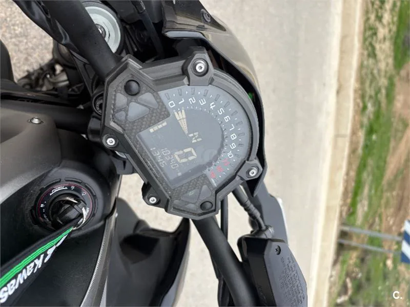 Kawasaki Z900RS – Vista 3