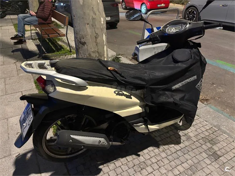 Peugeot TWEET 125 – Vista 3