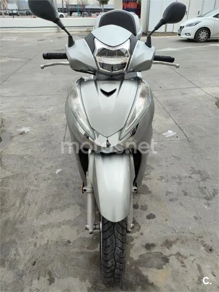 Honda SH300i – Vista 3