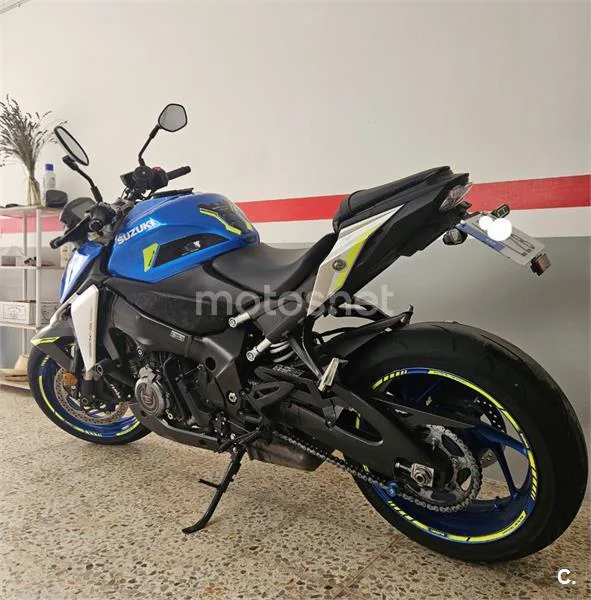 Suzuki GSX-S – Vista 4