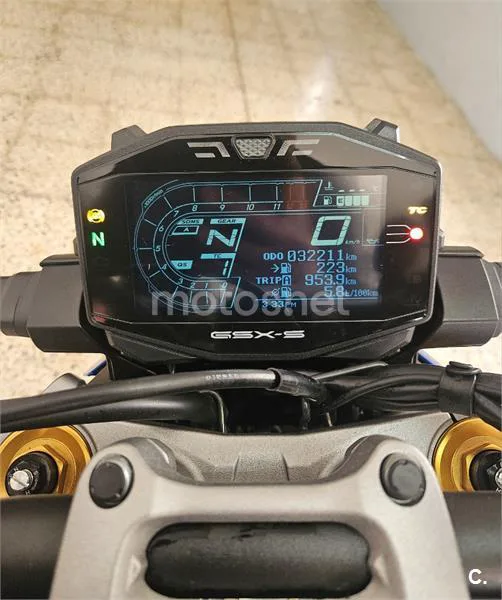 Suzuki GSX-S – Vista 6