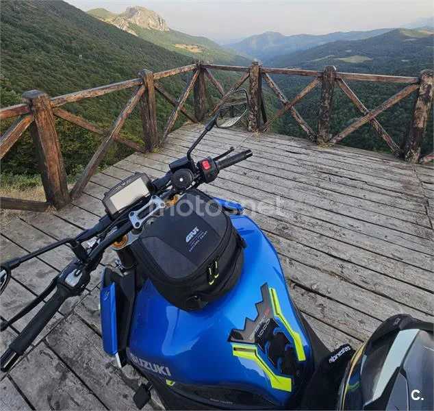 Suzuki GSX-S – Vista 8