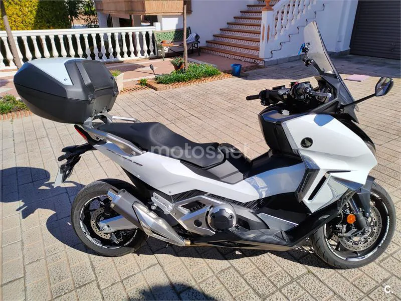 Honda Forza 750 – Vista 10