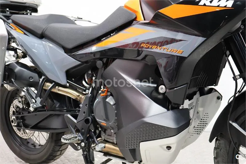KTM 890 – Vista 12