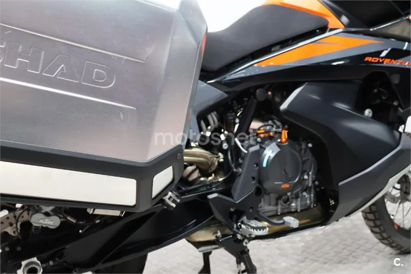 KTM 890 – Vista 15