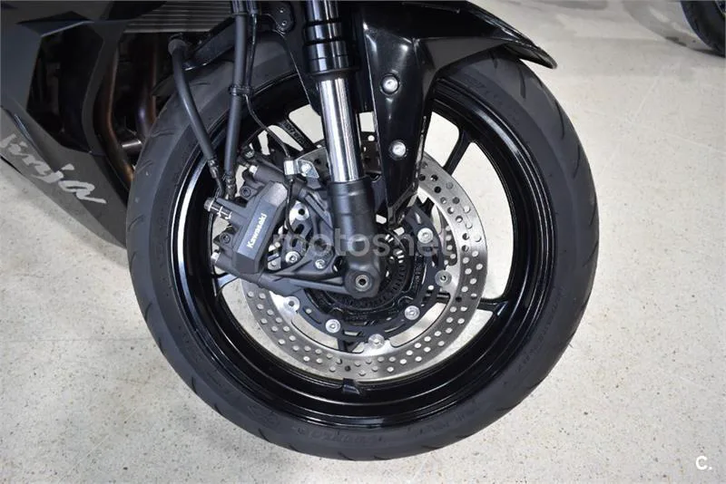 Kawasaki ZX 4R – Vista 3