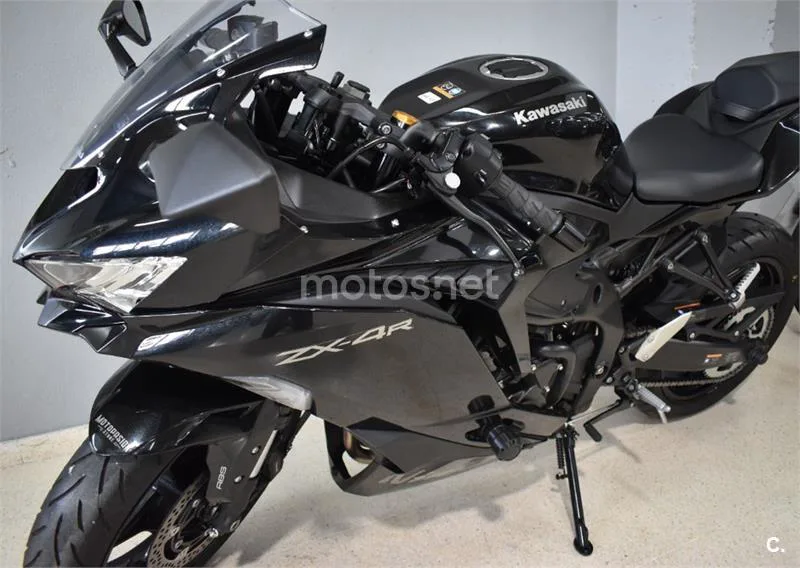 Kawasaki ZX 4R – Vista 8
