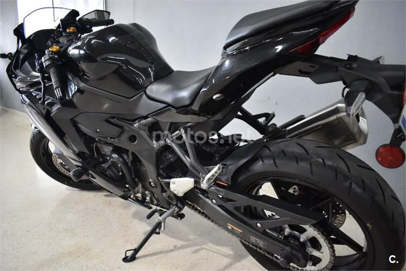 Kawasaki ZX 4R – Vista 9