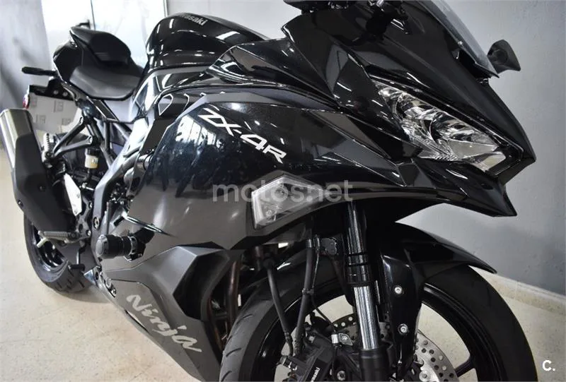 Kawasaki ZX 4R – Vista 10