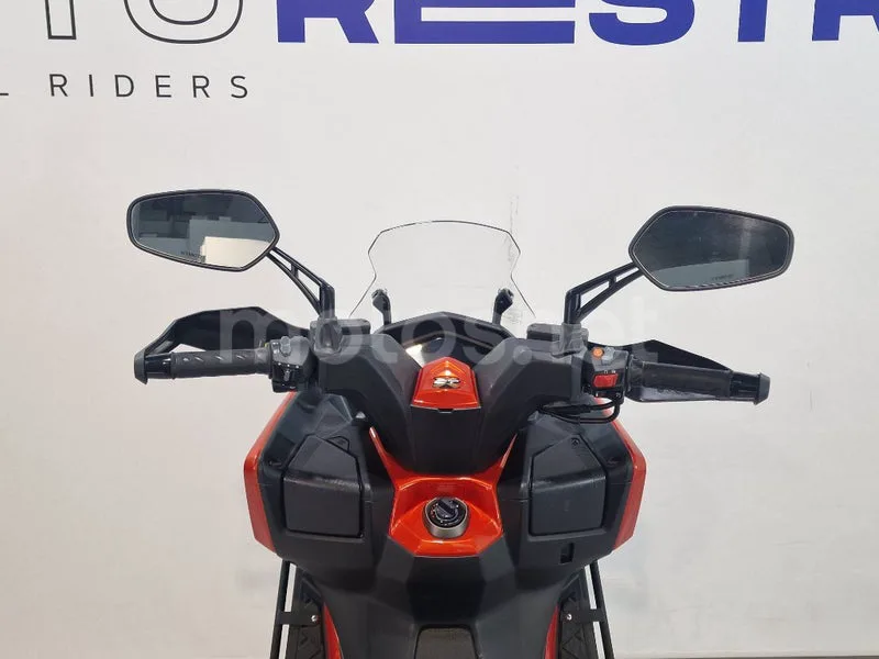 Kymco DTX 125 – Vista 11