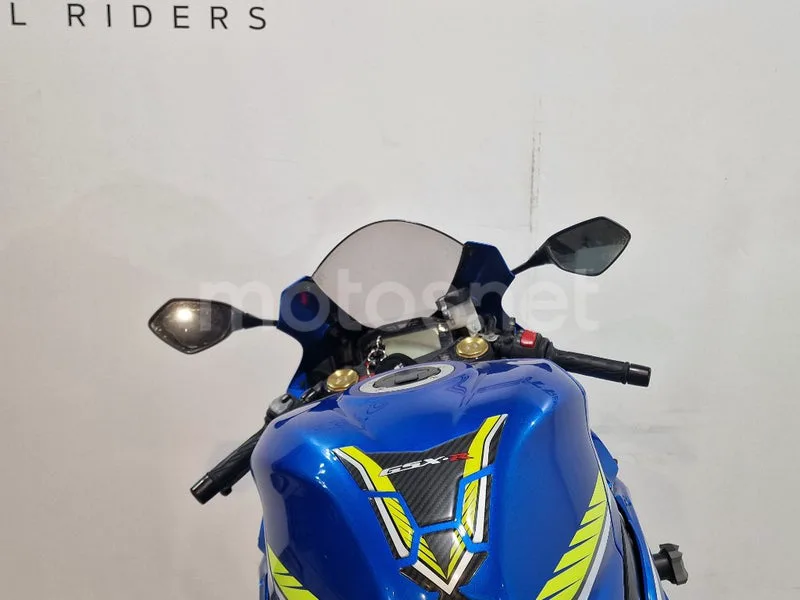 Suzuki GSX-R1000 – Vista 11