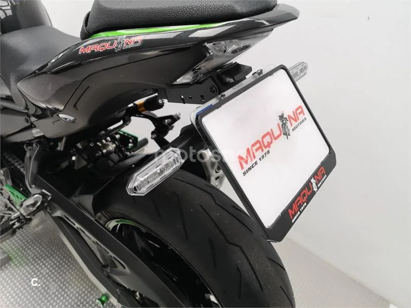 Kawasaki Z900 – Vista 17