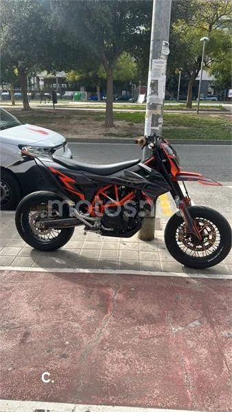 KTM 690 SMC R – Vista 3