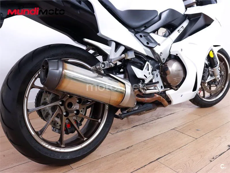 Honda VFR 800 F – Vista 4