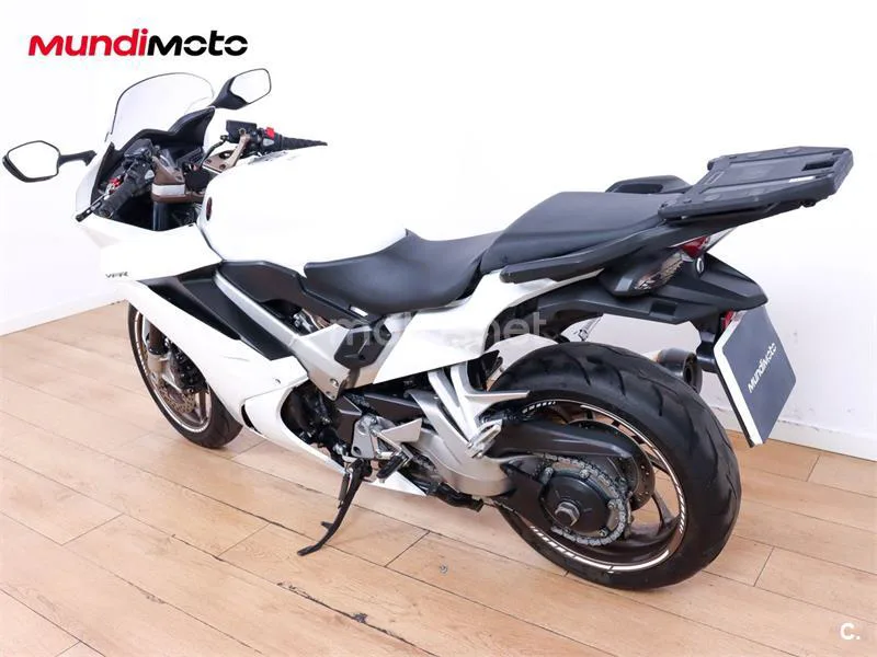 Honda VFR 800 F – Vista 8
