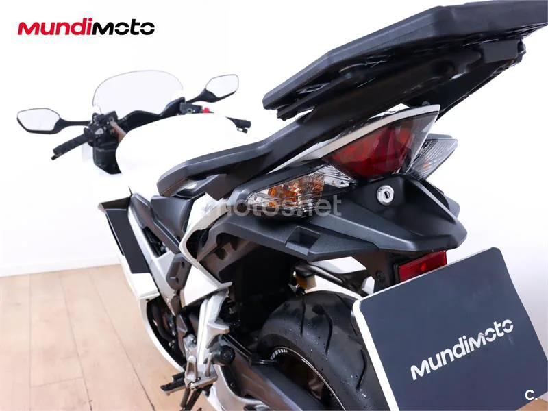 Honda VFR 800 F – Vista 9