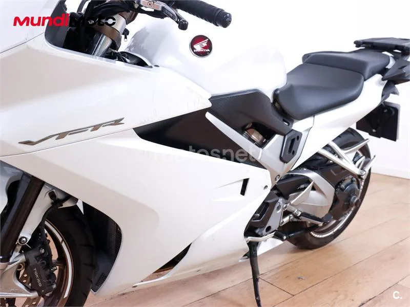 Honda VFR 800 F – Vista 10