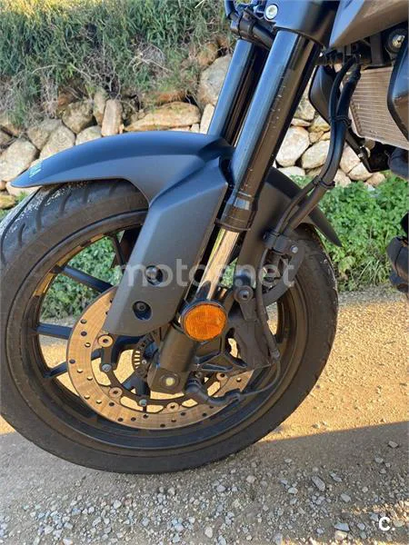 Yamaha MT-125 – Vista 8