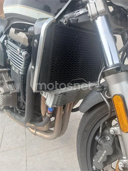 Kawasaki ZRX 1200R – Vista 11