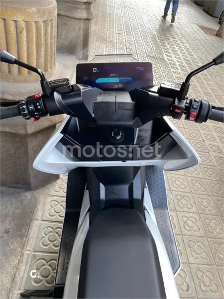 BMW CE 04 – Vista 13