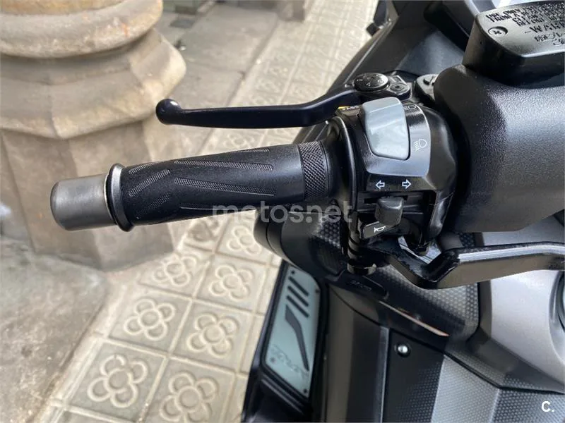 Yamaha TMAX 530 – Vista 15