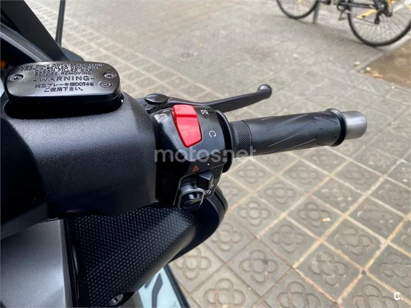 Yamaha TMAX 530 – Vista 16