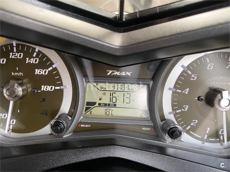 Yamaha TMAX 530 – Vista 17