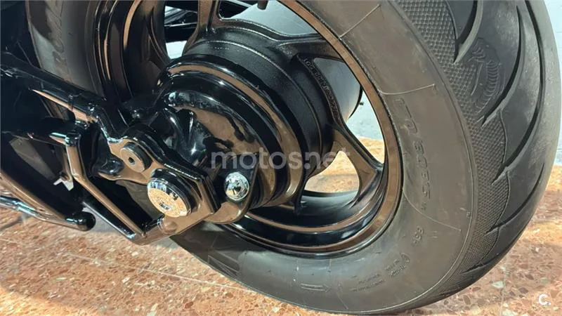 Suzuki VZ 800 Marauder – Vista 3