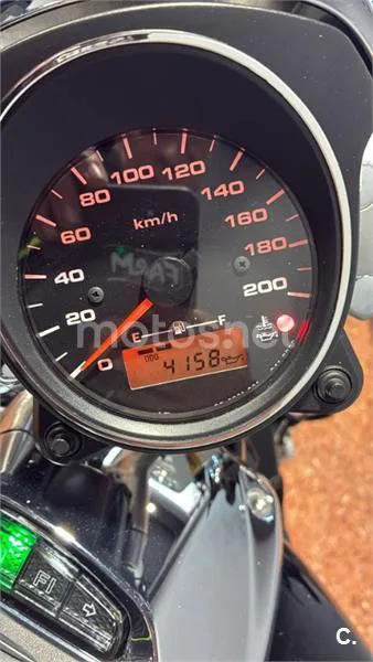 Suzuki VZ 800 Marauder – Vista 8