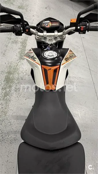 KTM 690 Duke – Vista 3