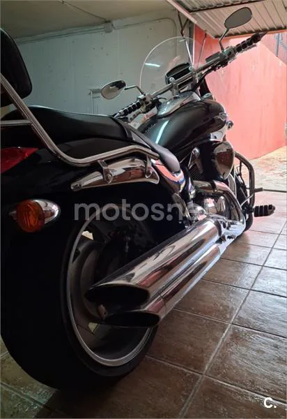 Suzuki Intruder M1800R – Vista 5