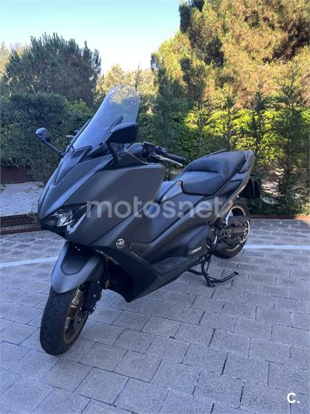 Yamaha TMAX 560 – Vista 3
